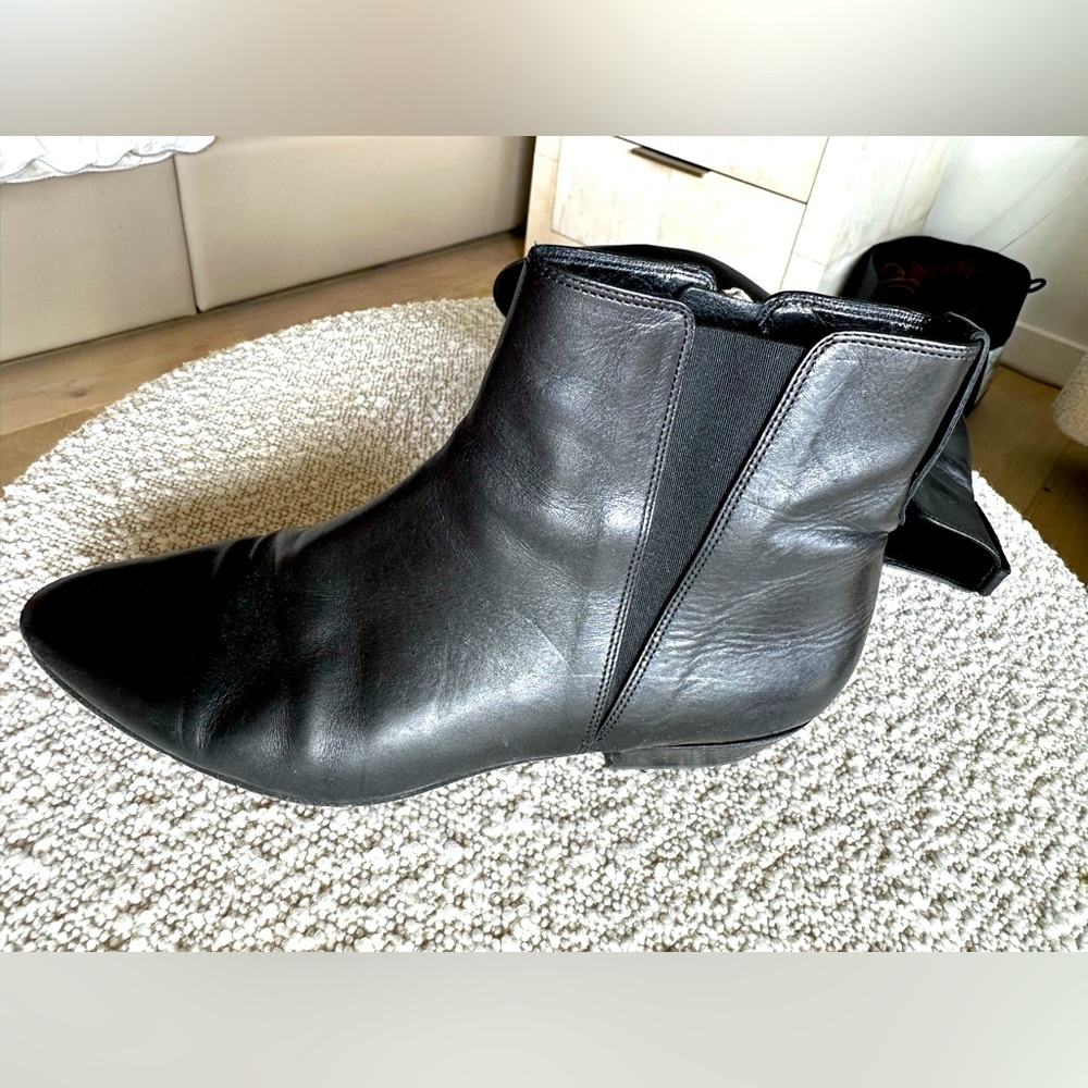 Isabel Marant black leather chelsea boot. The perfect shape size 40